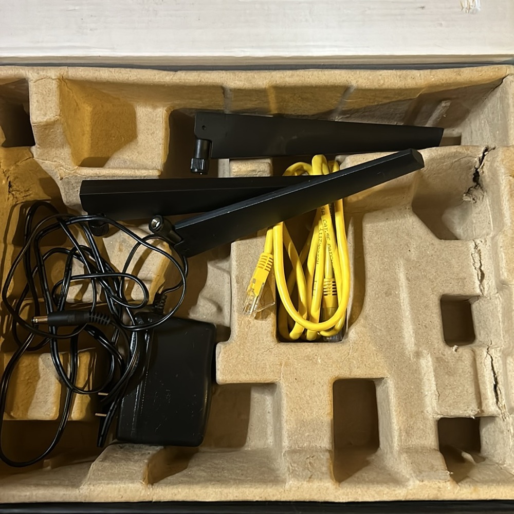 NETGEAR Nighthawk AC2600 Smart WiFi Router (R7450) - Picture 4 of 12